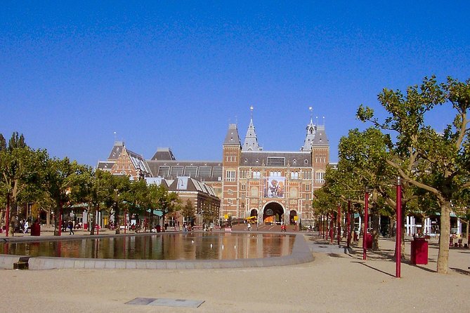 1,5 hours Amsterdam Rickshaw Tour - The canal belt ride: UNESCO views plus quick photo stops