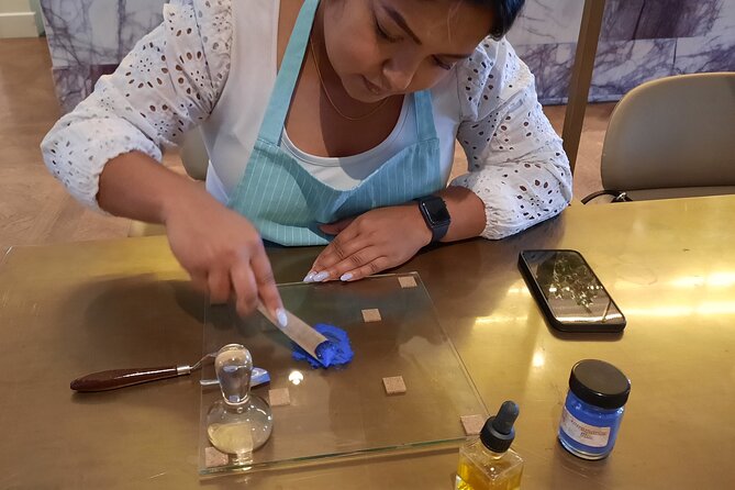 2 Hour Making Rembrandt's Traditional Oil Paints in Amsterdam - Mixing 14 Natural Pigments and Linseed Oil: Where the Real Skill Lives