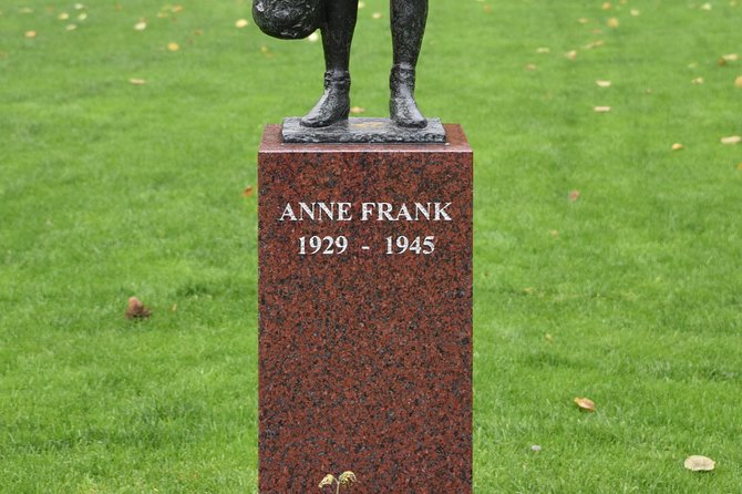 2-Hour Private Anne Frank Walking Tour with Drink - Portuguese Synagogue and the Auschwitz Monument: seeing history without rushing