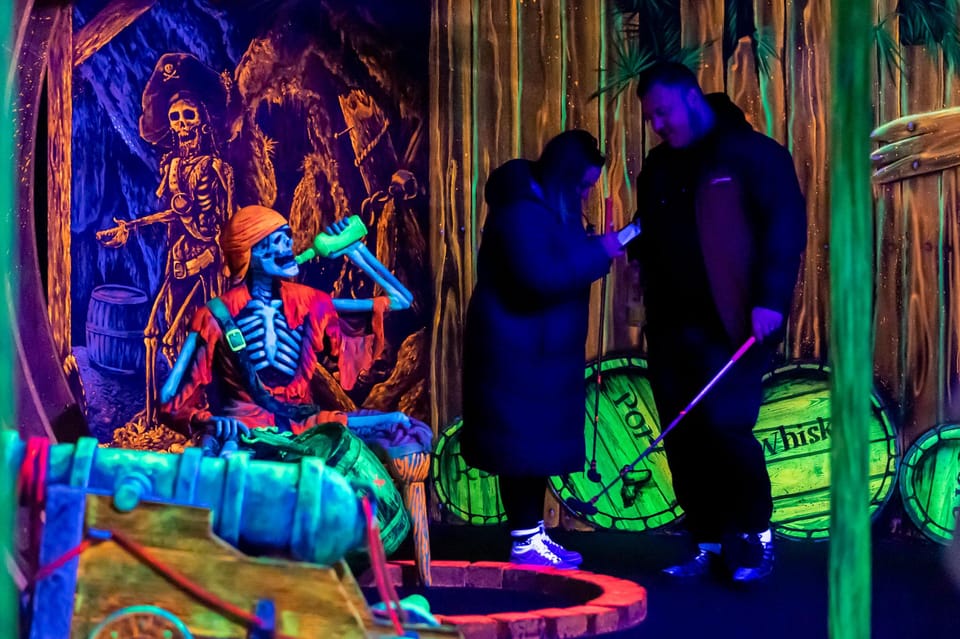 Aloha Amsterdam: 12-Hole Glow-in-the-Dark Mini-Golf - What the 45-Minute Round Really Means on the Ground