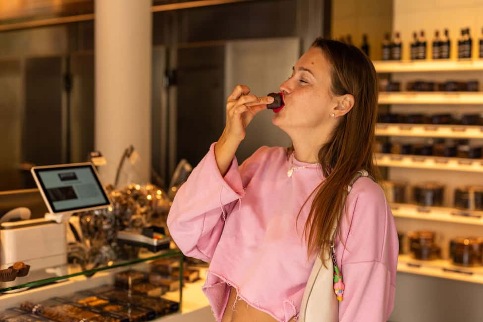 Amsterdam: 10 Tastings Guided Food Tour by UNESCO Canals - Starting at Gastrovino Amsterdam in Spui Square (your easy win)
