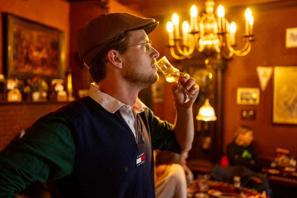 Amsterdam: 10 Tastings Guided Food Tour by UNESCO Canals - How the tour hits three different Amsterdam moods: Spui, UNESCO canals, Jordaan