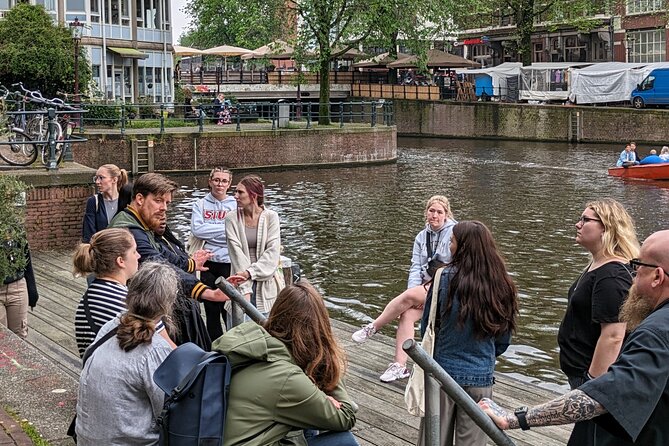Amsterdam 2 Hour History Walking Tour - Start at the canal belt: the water story begins
