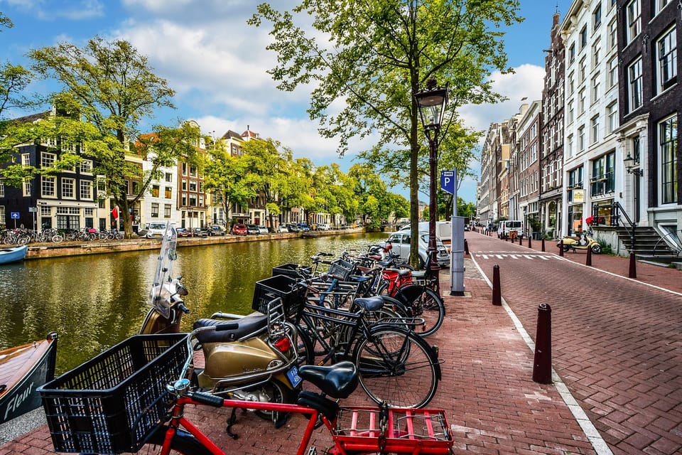 Amsterdam: 3-Hour Private Bike Tour of the City Center - Price and value: what $185 per person really buys