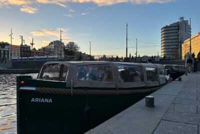 Amsterdam: 90 min Kings Day Boat Party with Unlimited Drinks - King’s Day on the canals: why this party format works