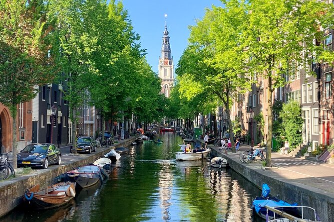 Amsterdam : Anne Frank Tour in EN/DE/IT/ES - Waag, Nieuwmarkt, and Rembrandthuis: setting the stage beyond the headlines