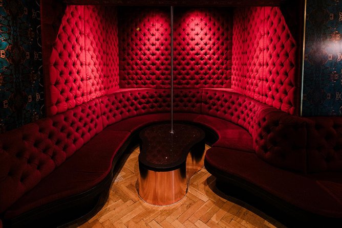 Amsterdam: Behind the Scenes Strip Club Tour with Ex-Sex Worker - Timing and group size: why 50–60 minutes works