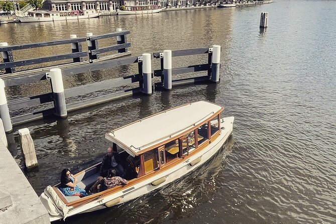 Amsterdam Breakfast Cruise on Private Luxury Boat - The guided commentary: informative, not stiff