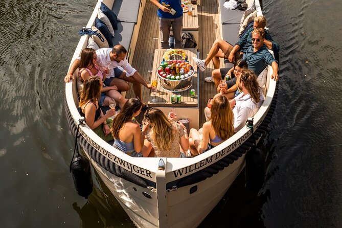 Amsterdam: Canal Booze Cruise with Unlimited Drinks Option - Price and value: why $26 can work in Amsterdam