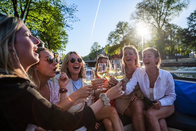 Amsterdam: Canal Booze Cruise with Unlimited Drinks Option - Skinny Bridge and the “7 Bridges” canal: photo moments without the scramble