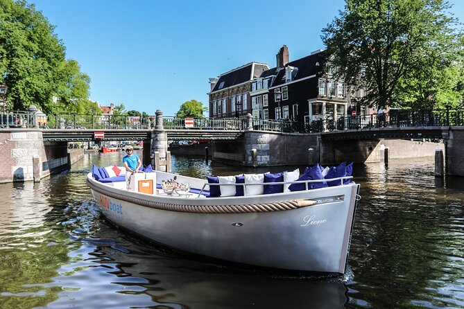 Amsterdam Canal Cruise in Open Boat with Unlimited Drinks Option - Glass-topped cruising: what you’ll actually notice from above the water