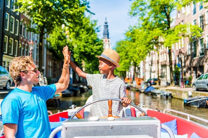 Amsterdam Canal Cruise in Open Boat with Unlimited Drinks Option - The repeated photo moments: why the timing feels right