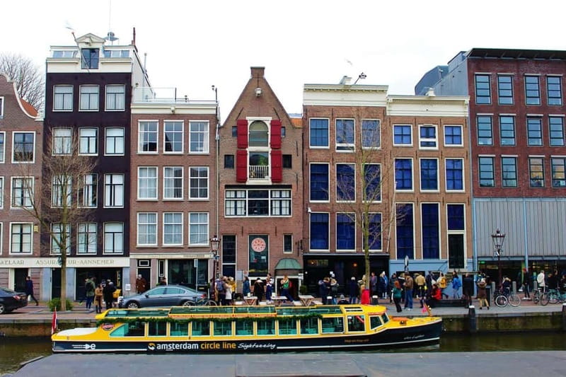 Amsterdam canal cruise with culinary burger or cheese & wine - Time on the Water: 75 Minutes vs 90 Minutes