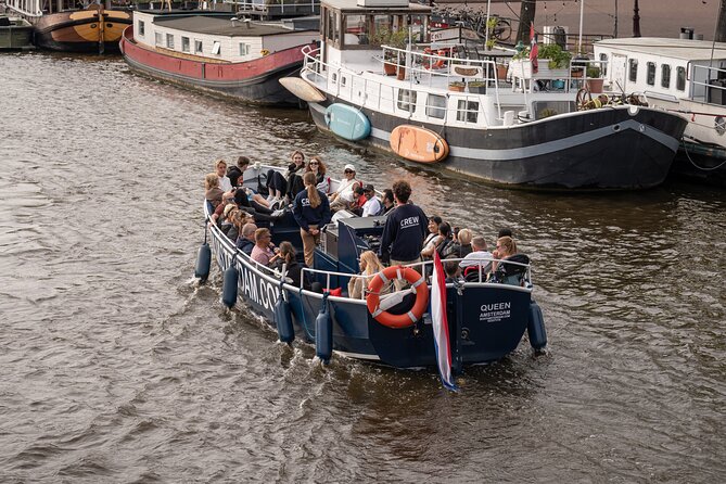 Amsterdam Canal Cruise with Live guide & Two drinks - Central St. - Photo Stops: How to Get Better Shots Without Grabbing Your Phone Every Second