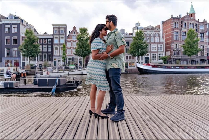 Amsterdam Canals Photoshoot: Private Solo, Family or Couples - Should you book this Amsterdam photoshoot?