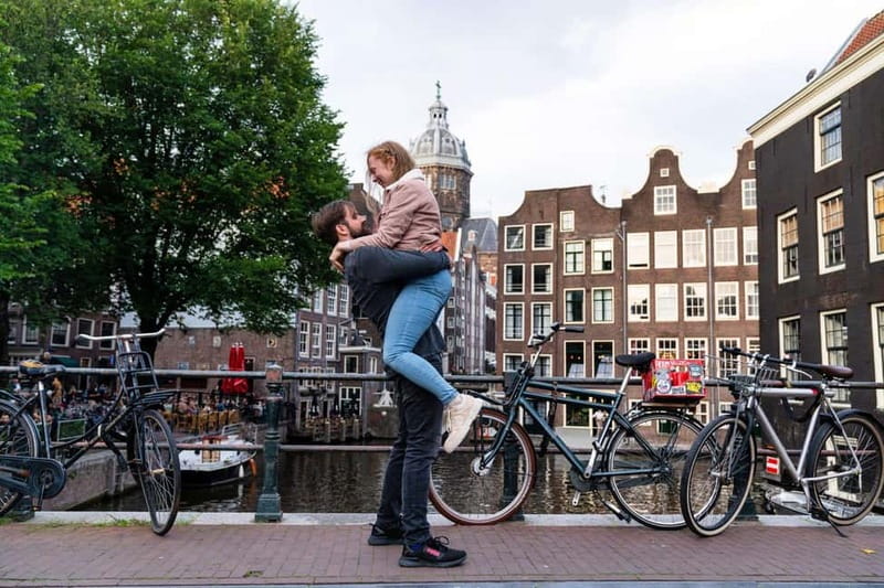Amsterdam Canals Photoshoot: Private Solo, Family or Couples - A private 45-minute canal-and-Damrak session that fits real travel days