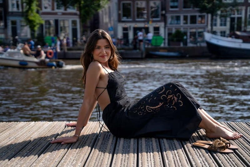 Amsterdam Canals Photoshoot: Private Solo, Family or Couples - Damrak start and a second location option you can actually control