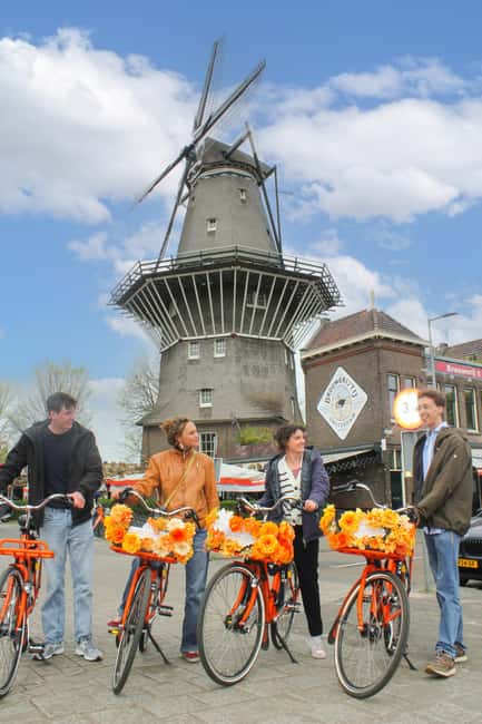 Amsterdam: Cheese, Windmill & Countryside Bike Tour - Ransdorp village stop: small streets, a church tower, and calm
