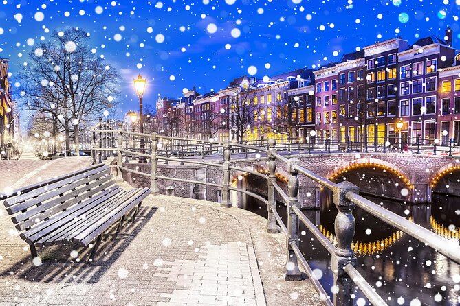 Amsterdam Christmas Walk with hot drink and Dutch treat - A 4:00 pm Christmas walk that stays friendly and focused