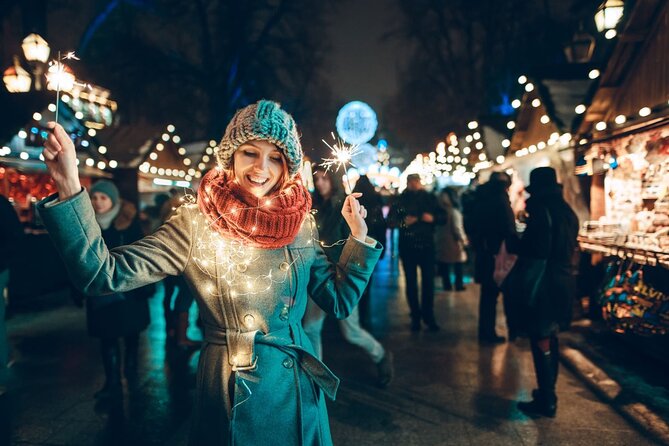 Amsterdam Christmas Walk with hot drink and Dutch treat - Dam Square and Spui: a Christmas tree start and quick city stories