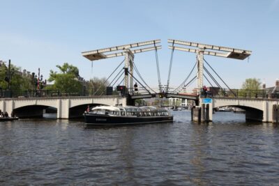 Amsterdam: City Canal Cruise & Straat Museum - On-Board Audio in Many Languages (and Why It Changes the Experience)