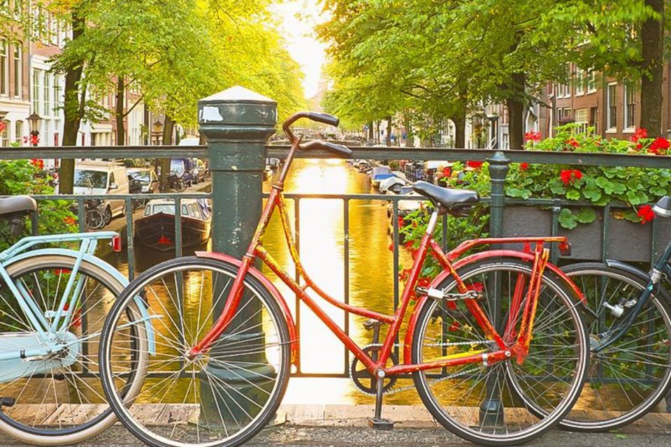 Amsterdam City Center Guided Walking Tour - 12 guests 2,5h - Getting your bearings fast in Amsterdam’s center