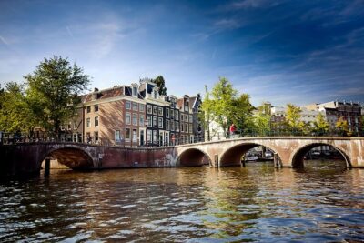 Amsterdam City Centre Cruise on heated boat with Audioguide - The Route: Centraal Station to the Skinny Bridge