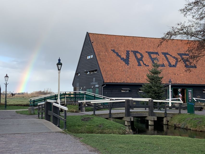 Amsterdam: Countryside Bike Tour and Zaanse Schans Windmills - The sawmill windmill stop: where you see the machine thinking