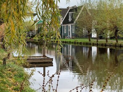 Amsterdam: Countryside Bike Tour and Zaanse Schans Windmills - The 5-hour flow: train out, bike loop, train back