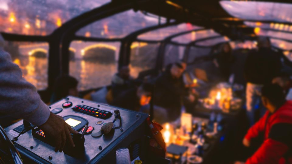 Amsterdam: Covered Canal Booze Cruise with Unlimited Drinks - Amsterdam Canal Booze Cruise: what it’s really like on the water