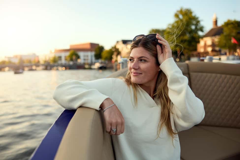 Amsterdam: Cozy Evening Canal Cruise With Open Bar Option - Stop by stop: the sights that stand out