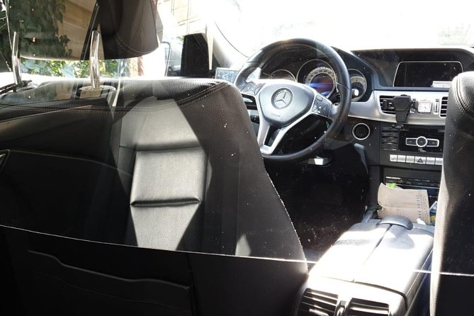Amsterdam Cruise Port departure transfer to AMS Amsterdam Schiphol Airport - Inside the Mercedes: luggage help, Wi-Fi, bottled water, and air conditioning