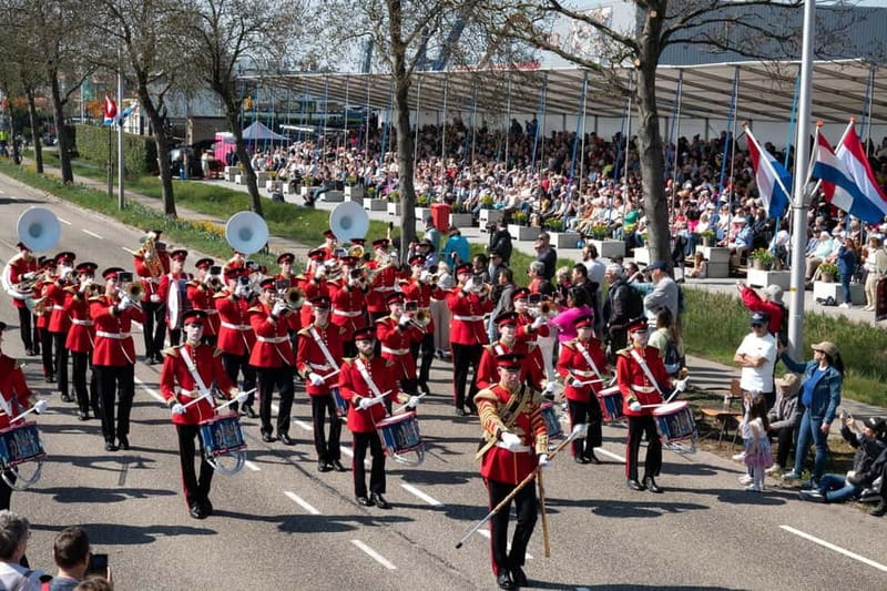 Amsterdam: Day Trip to Flower Parade & Keukenhof on April 18 - Keukenhof Gardens: how to use your free time well