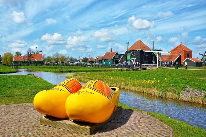 Amsterdam: Day Trip to Keukenhof & Zaanse Schans Windmills - The Drive Through Tulip Fields to Lisse