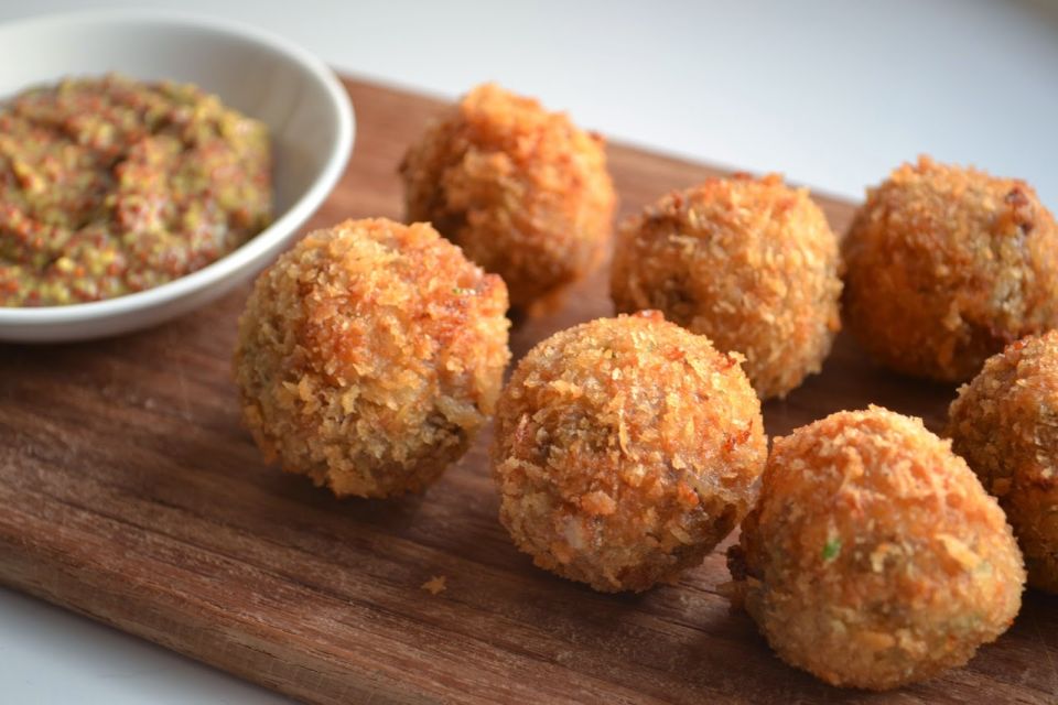 Amsterdam: Dutch Bitterballen and Croquette Tasting - Pierre Cuypers and Amsterdam Centraal: what to look for while you eat