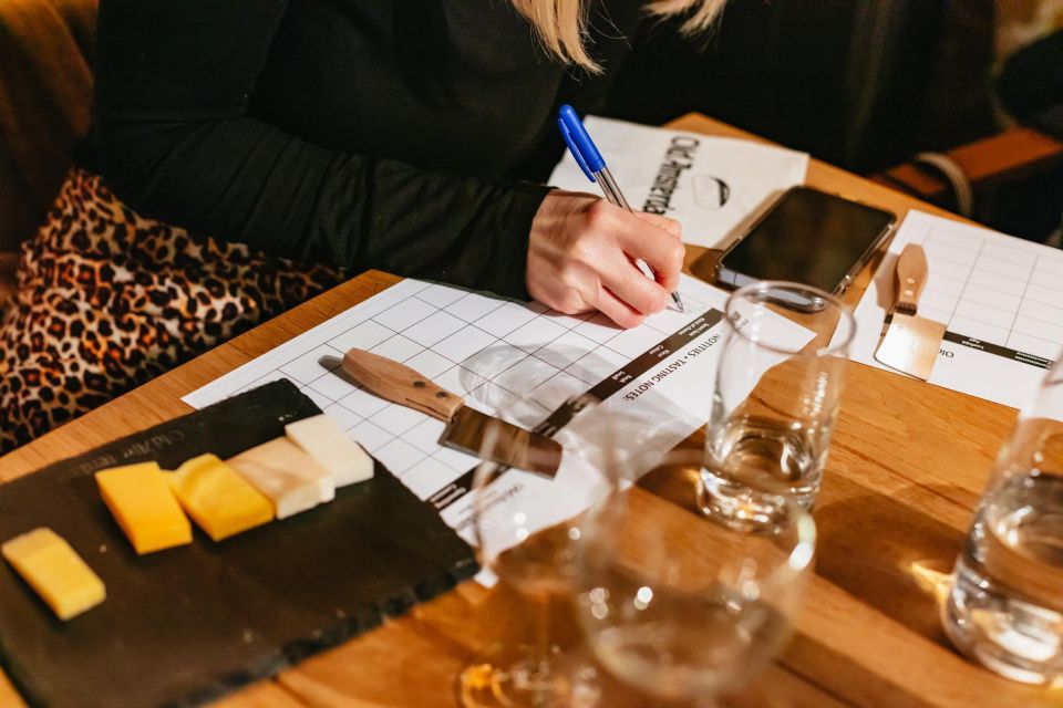 Amsterdam: Dutch Cheese Tasting Experience with Wine - Your cheese board: five Goudas and what to compare