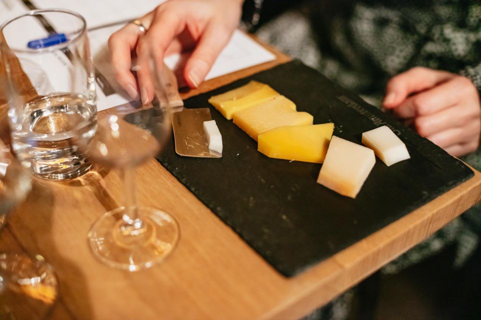 Amsterdam: Dutch Cheese Tasting Experience with Wine - The host factor: why guides like Aris and Rik matter