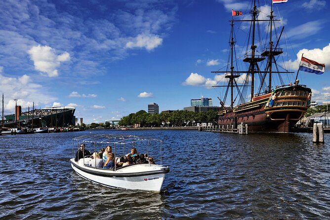 Amsterdam Essence in German: 90-minute waterway trip - Why a 90-minute cruise through Amsterdam’s small canals feels like a win