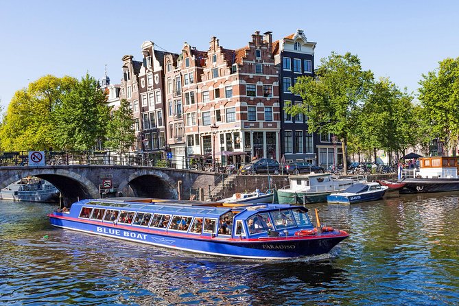 Amsterdam Family-Friendly Canal Cruise with Snackbox Option - How the audio works in real life (and how to avoid headphone frustration)