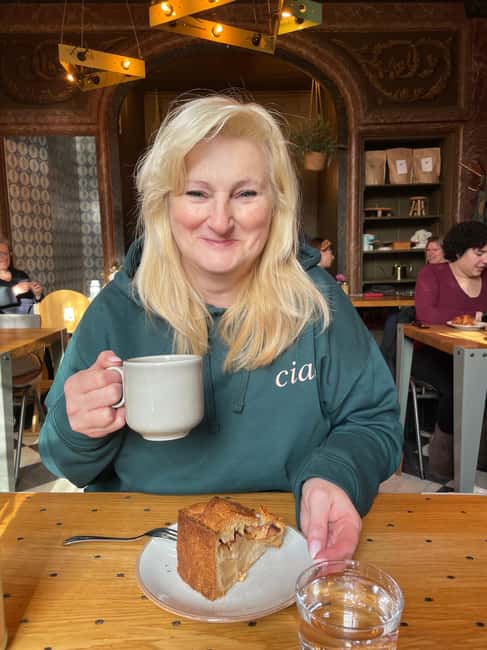 Amsterdam: Food Walking Tour - Dam Square finish: turning food stops into city context