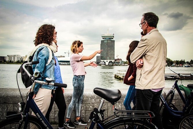 Amsterdam full day tour: Walking, Biking and Cruising - From bike to boat: the 45-minute reset before Prins Hendrikkade