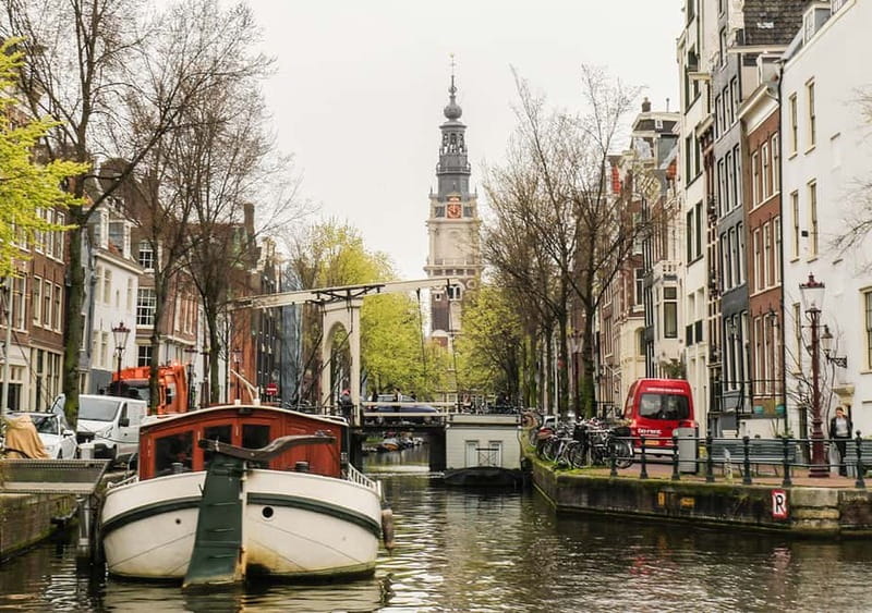Amsterdam: German Canal Cruise with Unlimited Drinks Option - The Guide Factor: What You’ll Get From a Native German Narrator