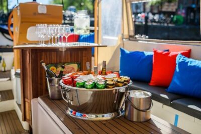 Amsterdam: German-speaking boat trip with bar on board - The route from the Amstel: where Amsterdam starts showing its “why”