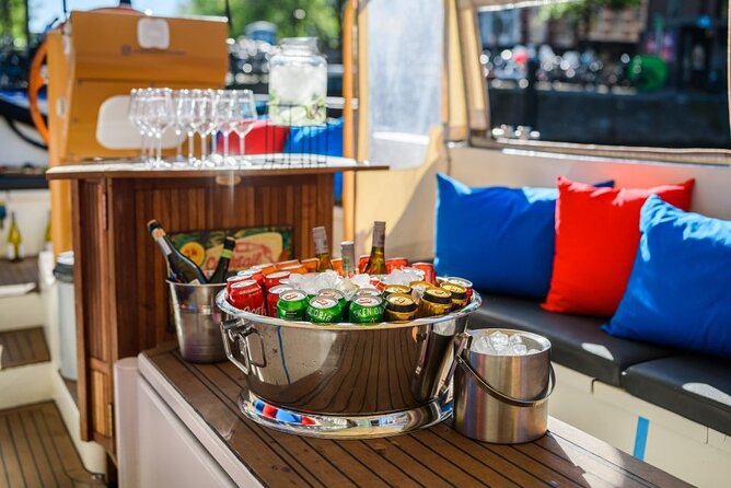Amsterdam: German-speaking boat trip with bar on board - The route from the Amstel: where Amsterdam starts showing its “why”