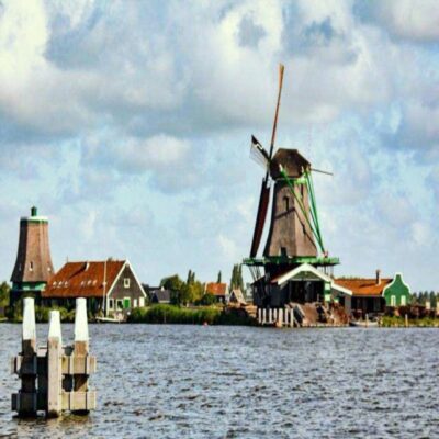 Amsterdam: Giethoorn and Zaanse Schans Windmills Day Tour - Meeting point at De Ruijterkade: start the day without stress