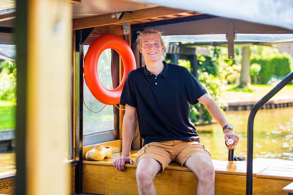 Amsterdam: Giethoorn Day Trip with Boat Tour - Why Giethoorn feels like a storybook, but isn’t staged