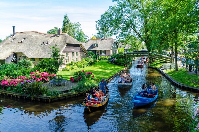 Amsterdam: Giethoorn Tour Scenic Cruise, Cheese & Free Time - Entering Giethoorn: Car-Free, Boat-Based, and Slightly Surreal