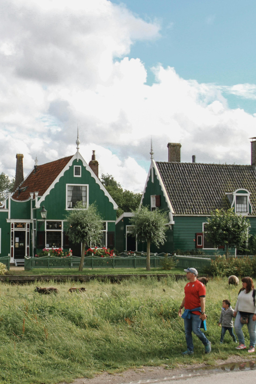 Amsterdam: Giethoorn & Zaanse Schans Small Group Day Trip - Zaanse Schans: Windmills, a Guided Walk, and Extra Time to Roam