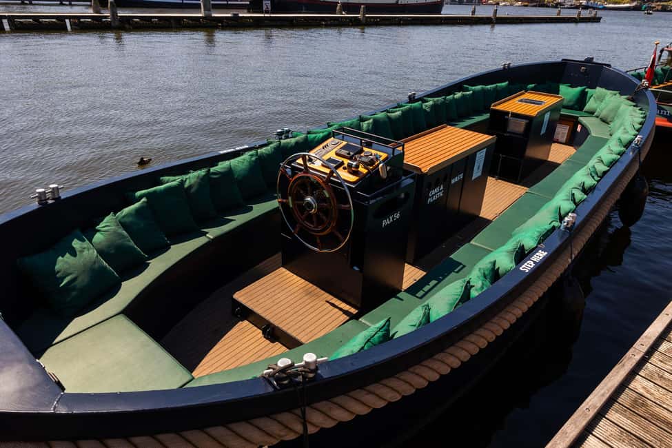 Amsterdam: Guided Open Boat Canal Cruise Including Drink - Boats, Blankets, and Drink Options: Comfort on an Open Deck