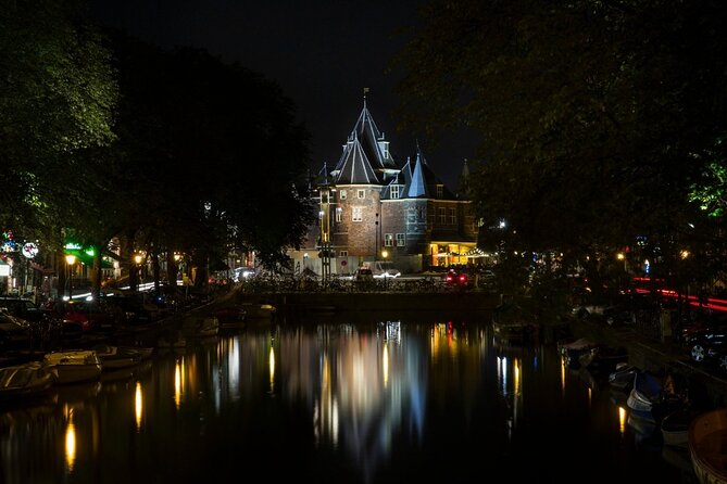 Amsterdam Haunted History and Ghost Walking Tour - Where you meet and how the night starts (Dam area to Prins Hendrikkade)